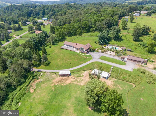 a view of a house with a backyard and plants