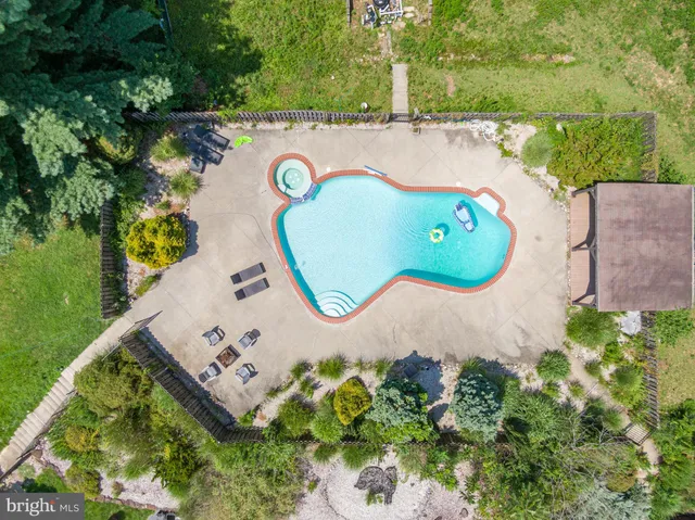 a picture of a bench in front of a wall