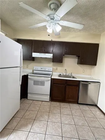 $875 | 304 Estate Drive, Unit B, O'Fallon, IL 62269
