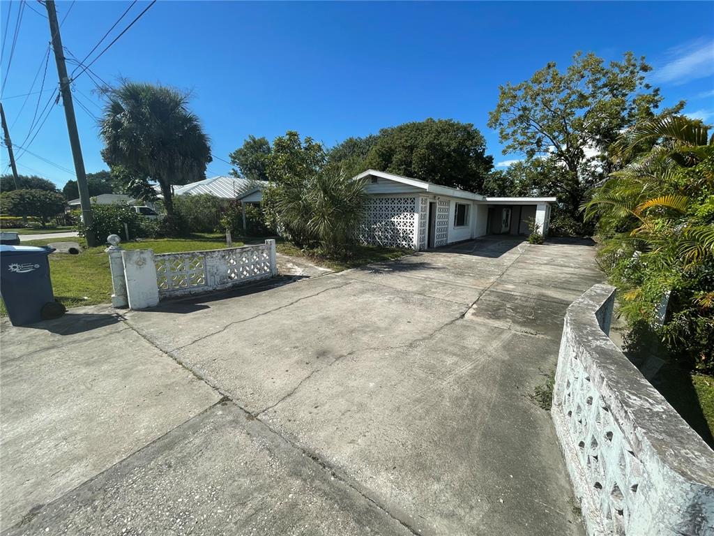 624 30th Street East, Palmetto, FL 34221 Compass