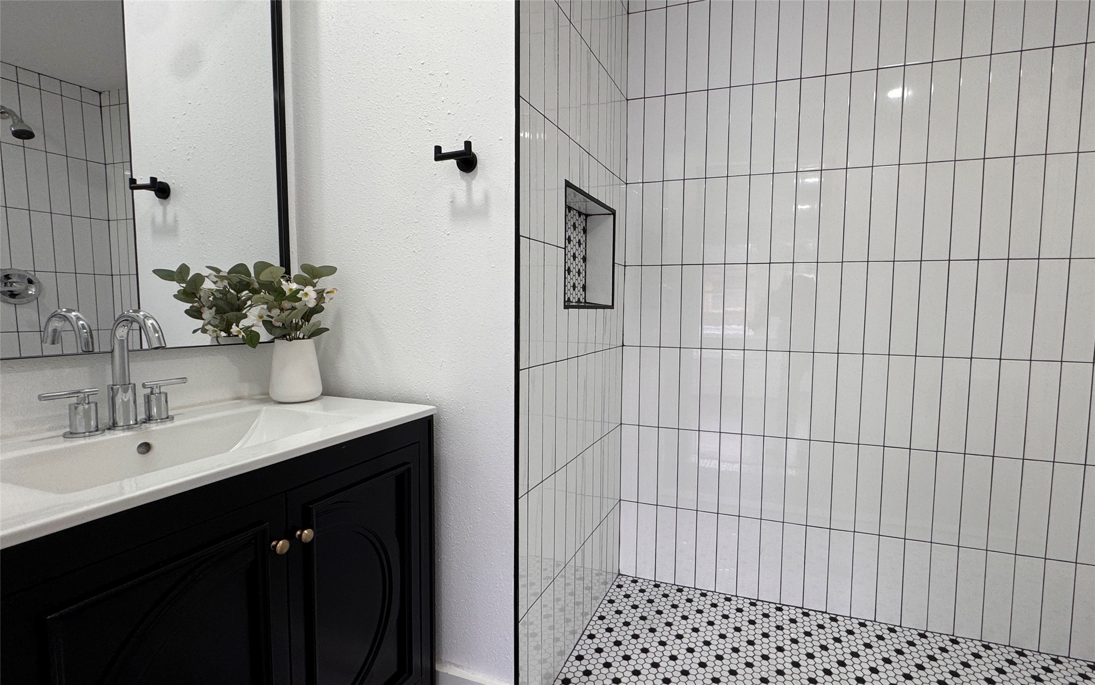 1569 Elliott Street Houston, TX 77023 - Photo 8 of 14 a bathroom with a sink shower and a mirror