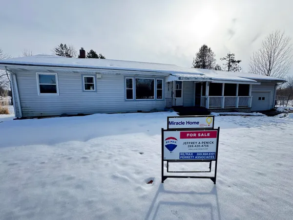 $275,000 | 3334 West Glendora Road, Buchanan, MI 49107