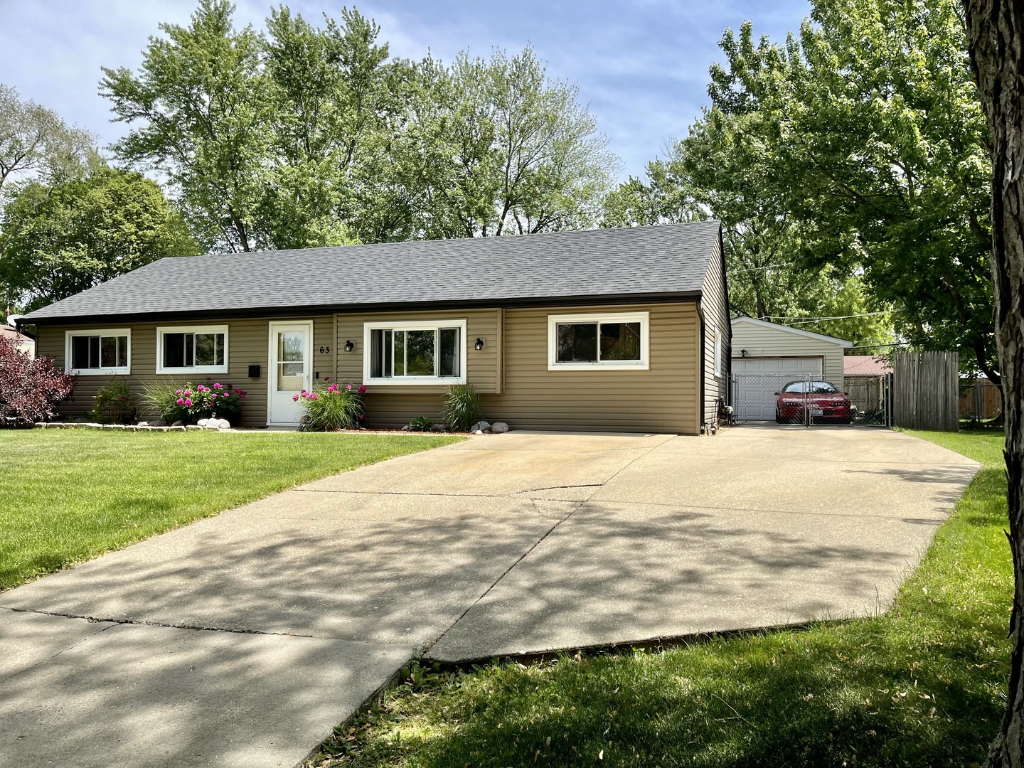 63 Stratford Road Montgomery, IL 60538 - Photo 2 of 24 a front view of house with yard and green space