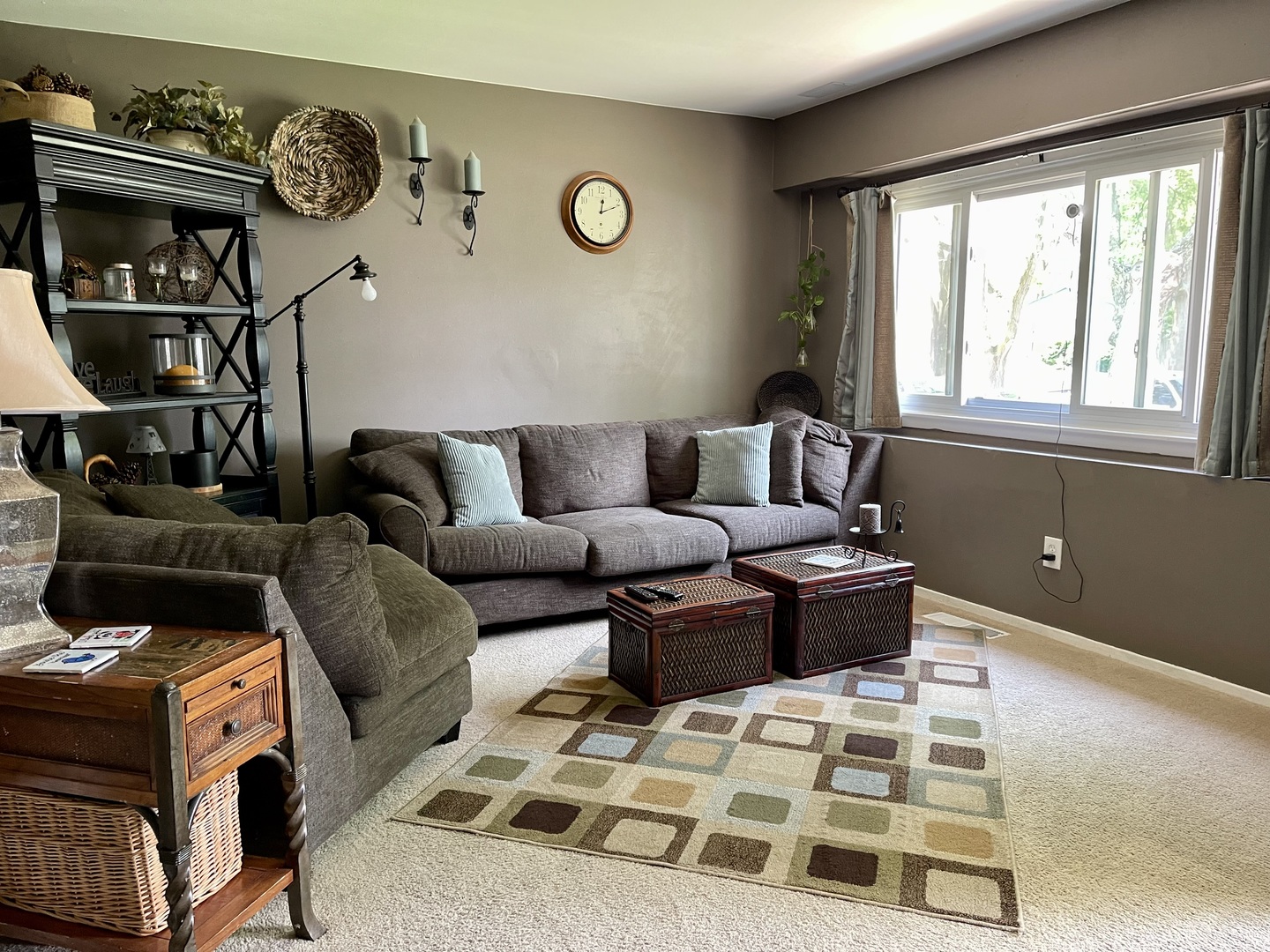 63 Stratford Road Montgomery, IL 60538 - Photo 5 of 24 a living room with furniture and a window