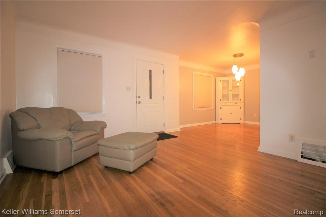1574 Princeton Road Berkley, MI 48072 - Photo 11 of 27 IMG_0076.JPG