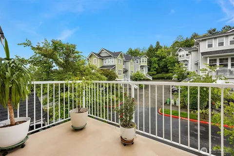$699,000 | 1601 Northeast Katsura Street, Unit 103, Issaquah, WA 98029