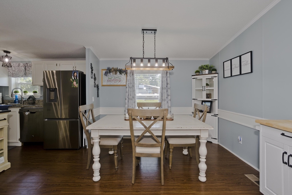 43 Somerset Road Chicopee, MA 01020 - Photo 4 of 18 Gallery Image 4