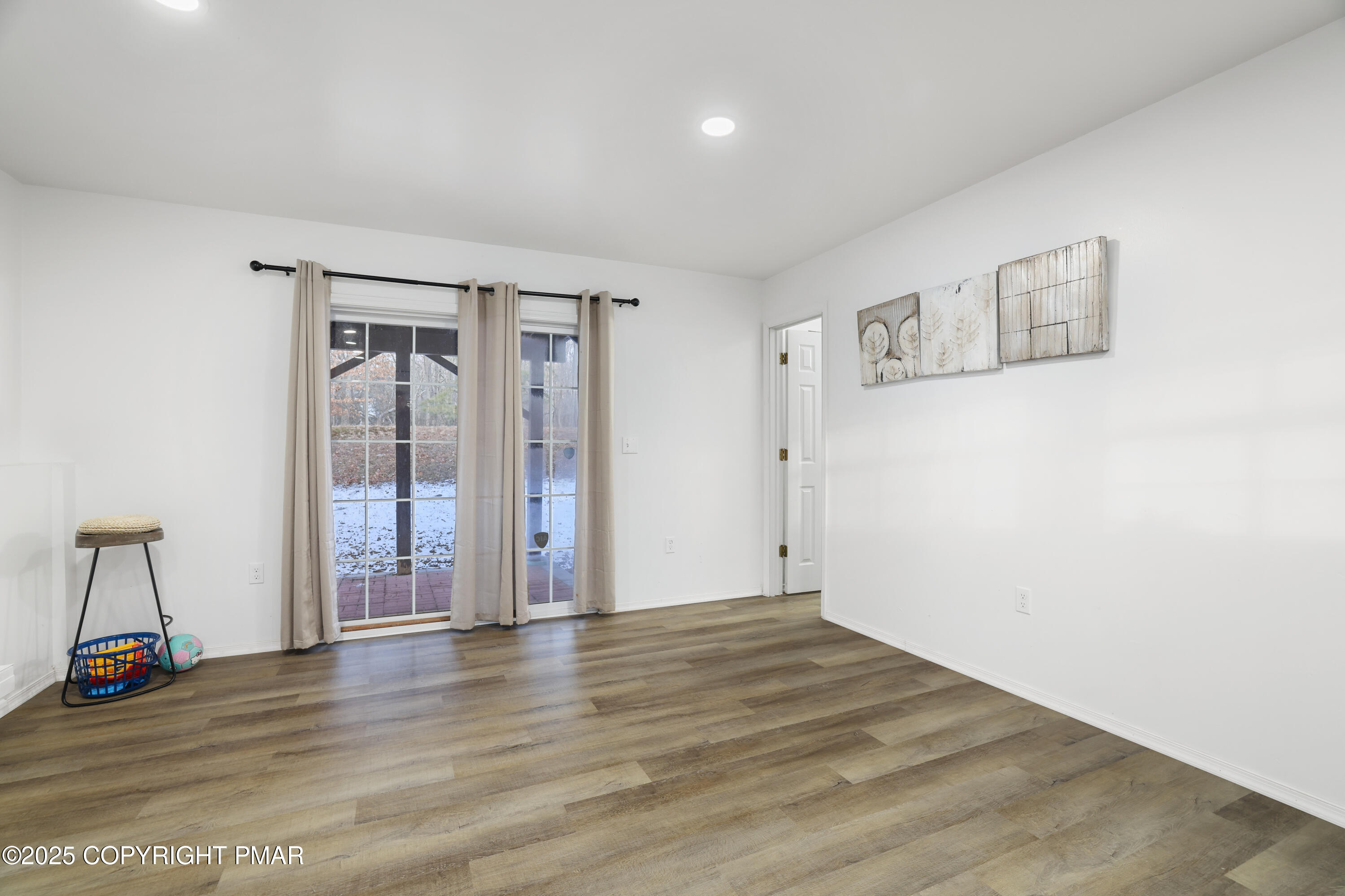 145 Nosirrah Road Albrightsville, PA 18210 - Photo 28 of 41 Family Room