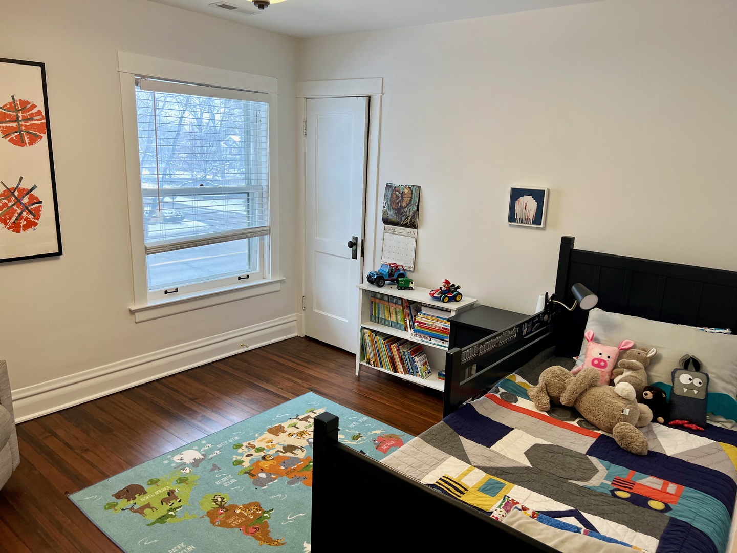 1100 Ridge Road Wilmette, IL 60091 - Photo 12 of 20 a living room with furniture and a window