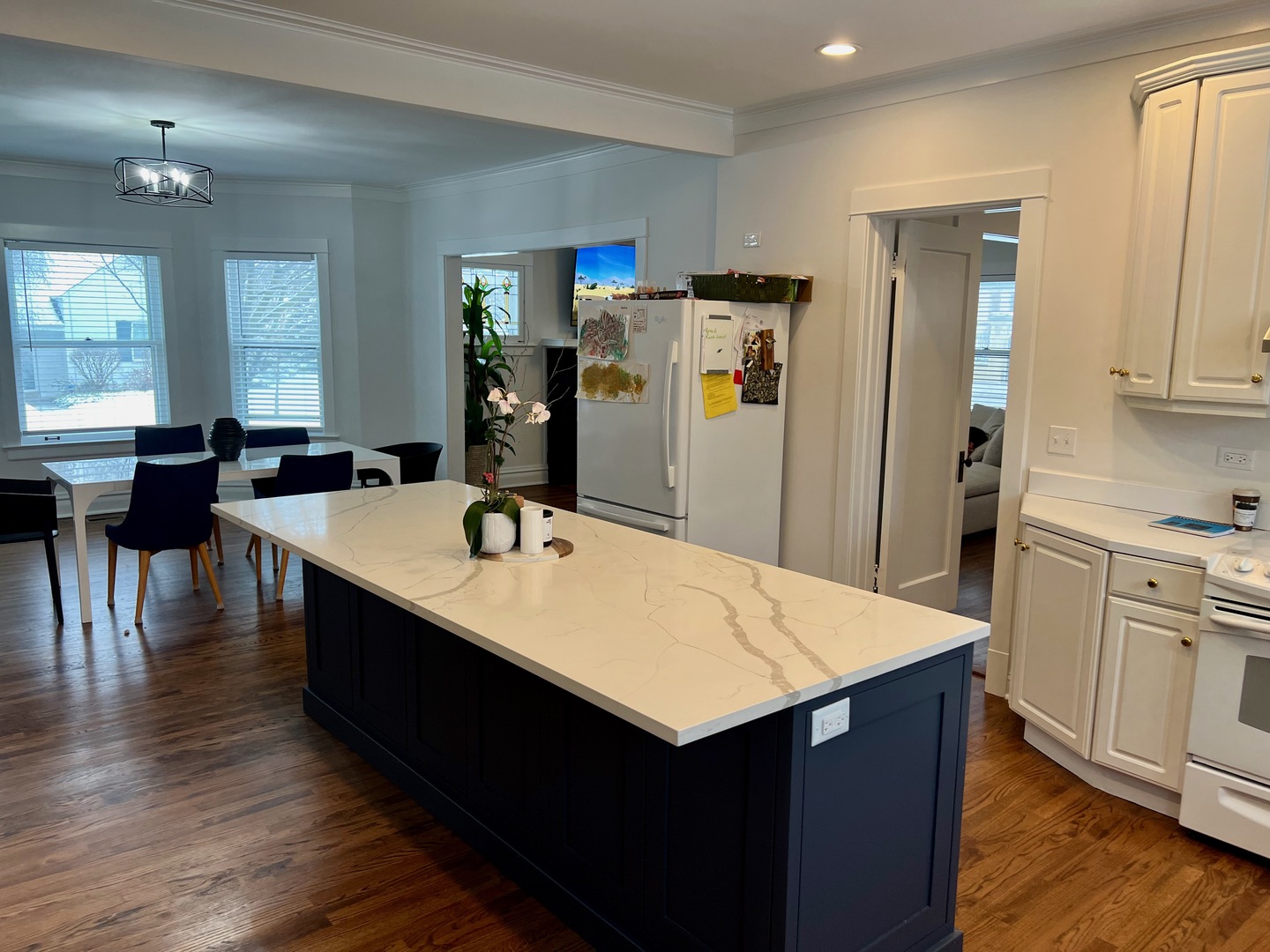 1100 Ridge Road Wilmette, IL 60091 - Photo 5 of 20 a large kitchen with kitchen island a sink a stove and refrigerator