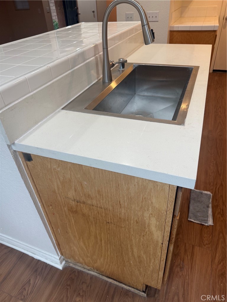 4420 Kristen Court Riverside, CA 92501 - Photo 11 of 39 WOOD CABINETS