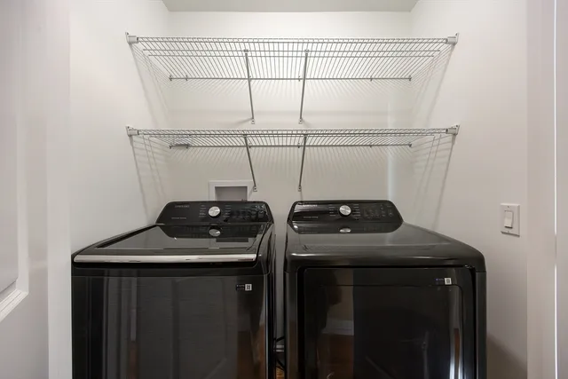 a view of front of a house with a yard