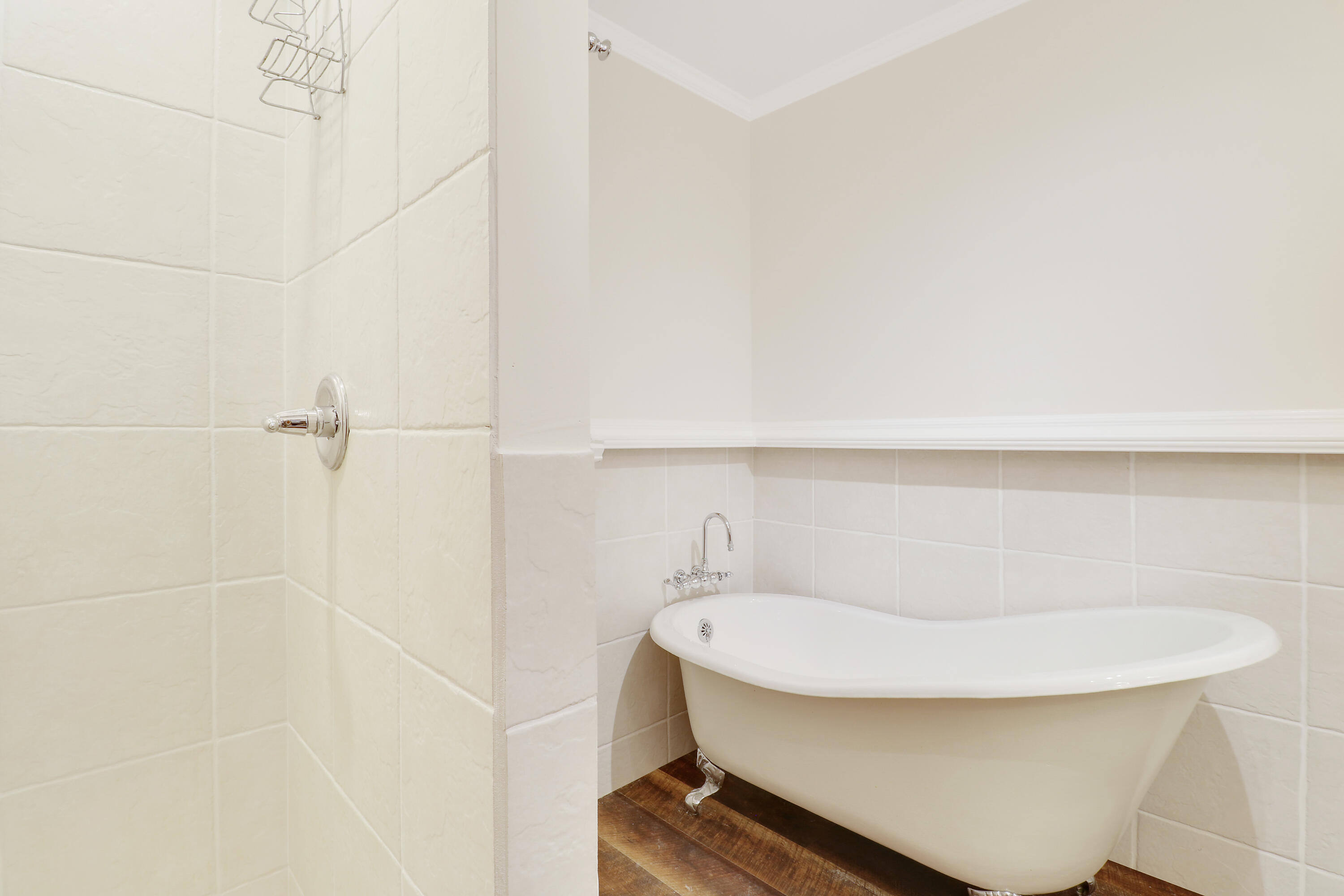 109 Seashore Drive Jupiter, FL 33477 - Photo 31 of 46 Tub/Shower in 2nd Bathroom
