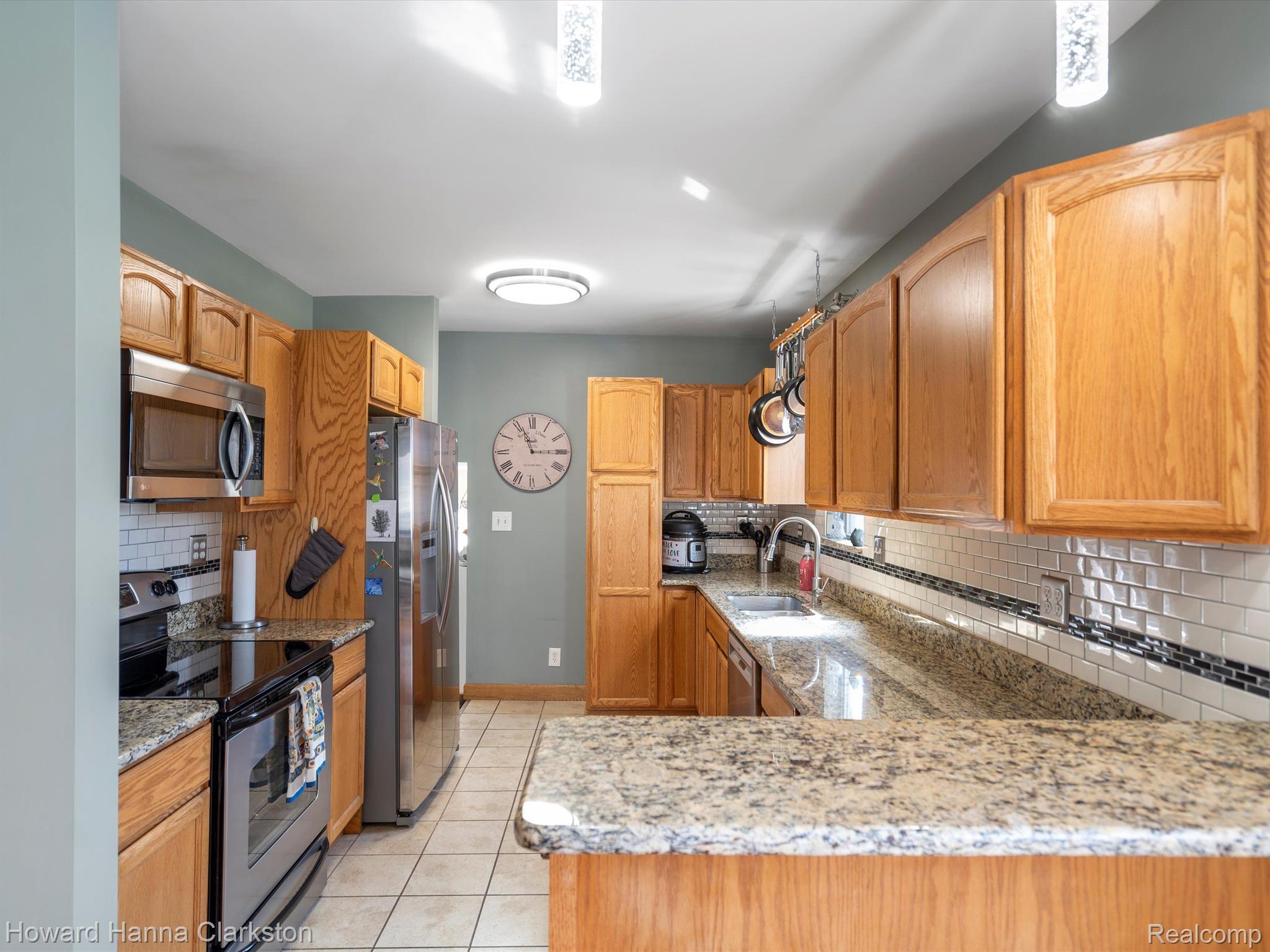 3087 South Adams Road Rochester, MI 48309 - Photo 7 of 32 Bright updated kitchen with granite countertops