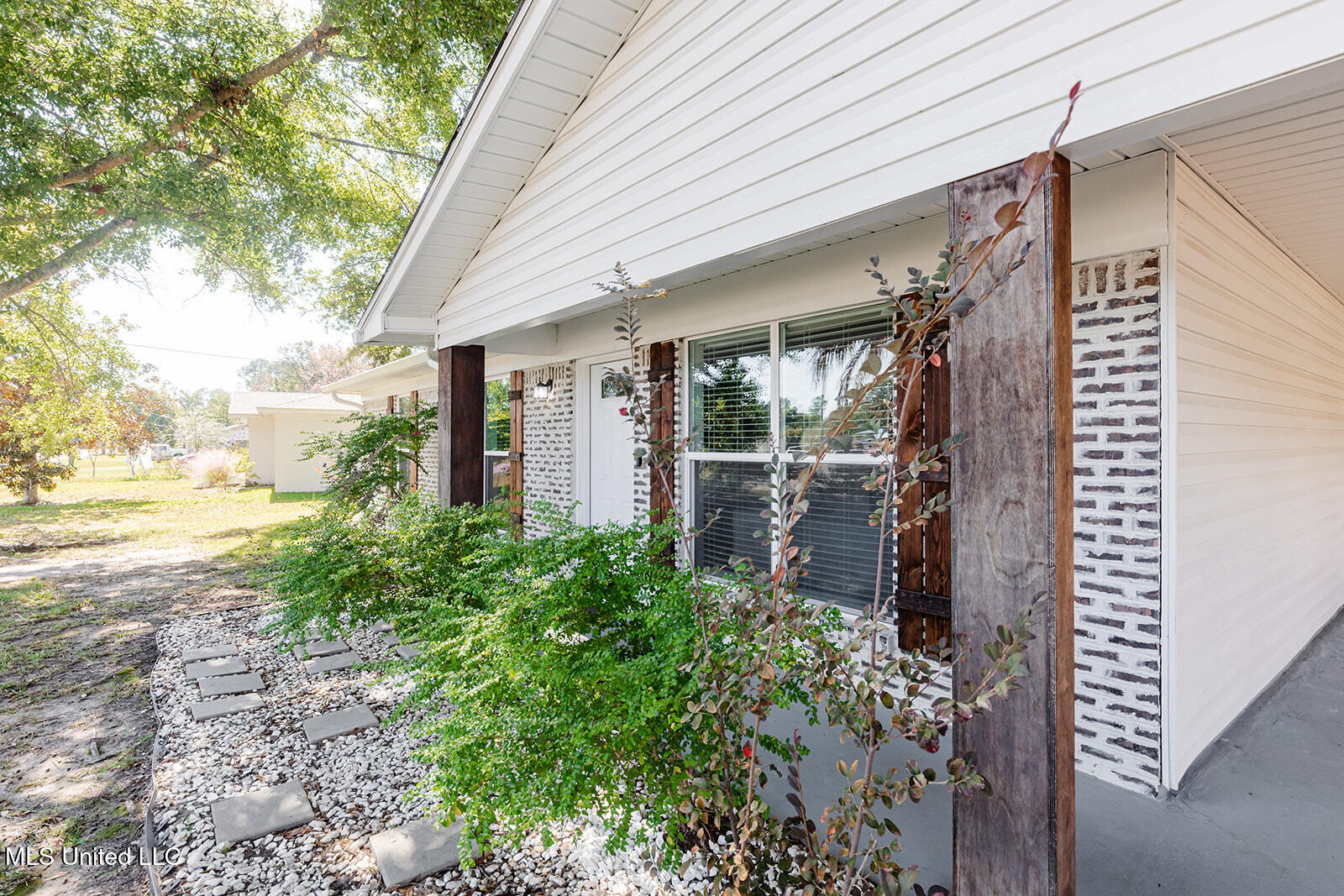 446 Hanley Road Ocean Springs, MS 39564 - Photo 2 of 42 A04A0627-HDR