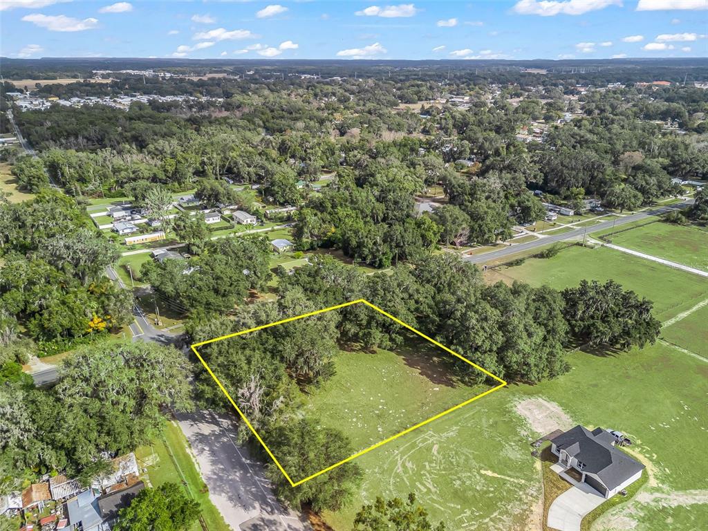 476 West C Bushnell, FL 33513 - Photo 6 of 8 a view of a tennis court