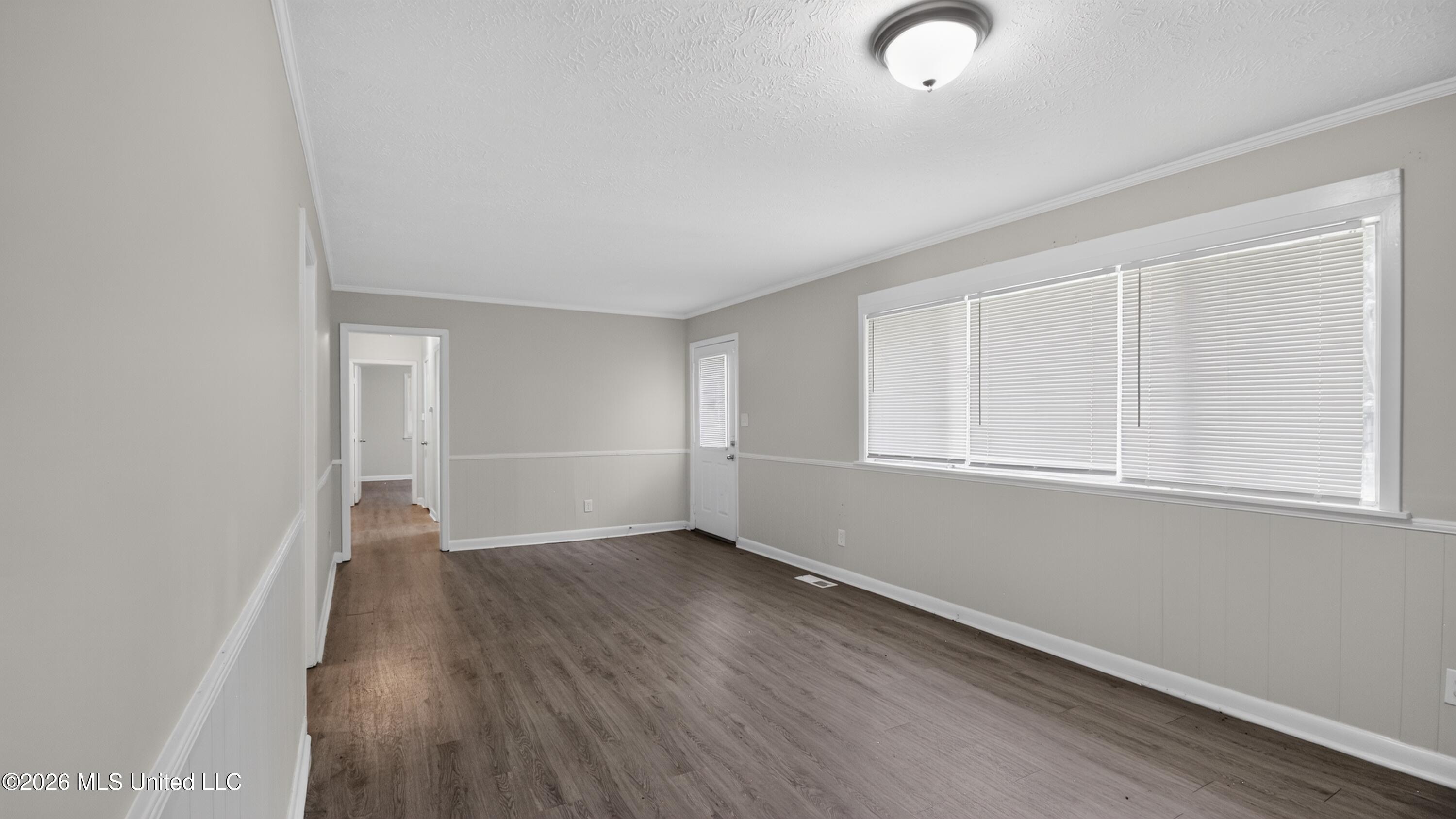 236 South Canton Club Circle Jackson, MS 39211 - Photo 6 of 30 11_236_S_Canton_Club_Cir-Living_room-030