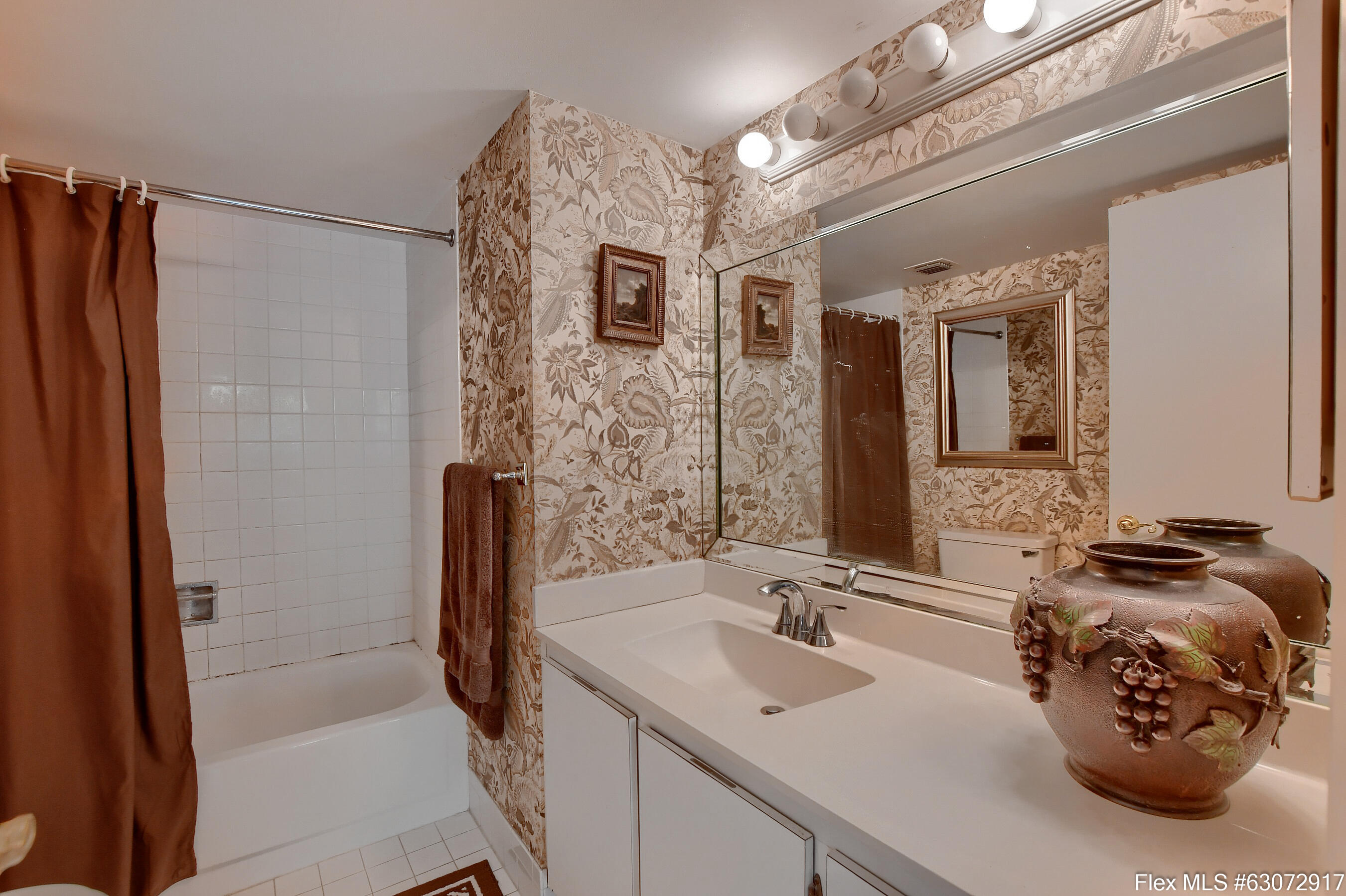 159 Northwest 70th Street, Unit 406 Boca Raton, FL 33487 - Photo 24 of 40 Master Bath