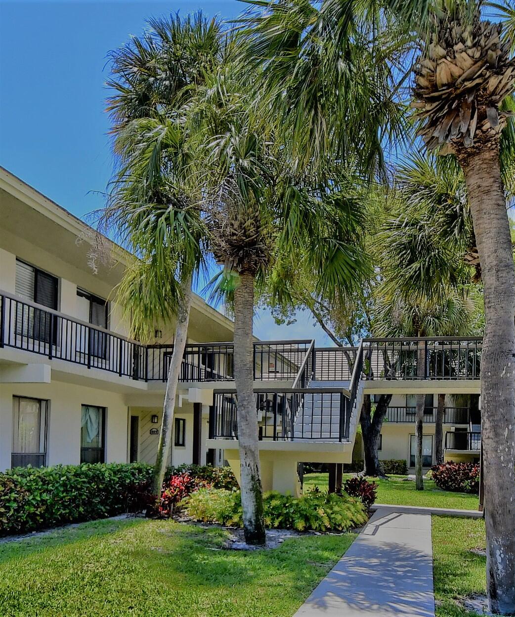 159 Northwest 70th Street, Unit 406 Boca Raton, FL 33487 - Photo 3 of 40 Banyan Courts- East Boca