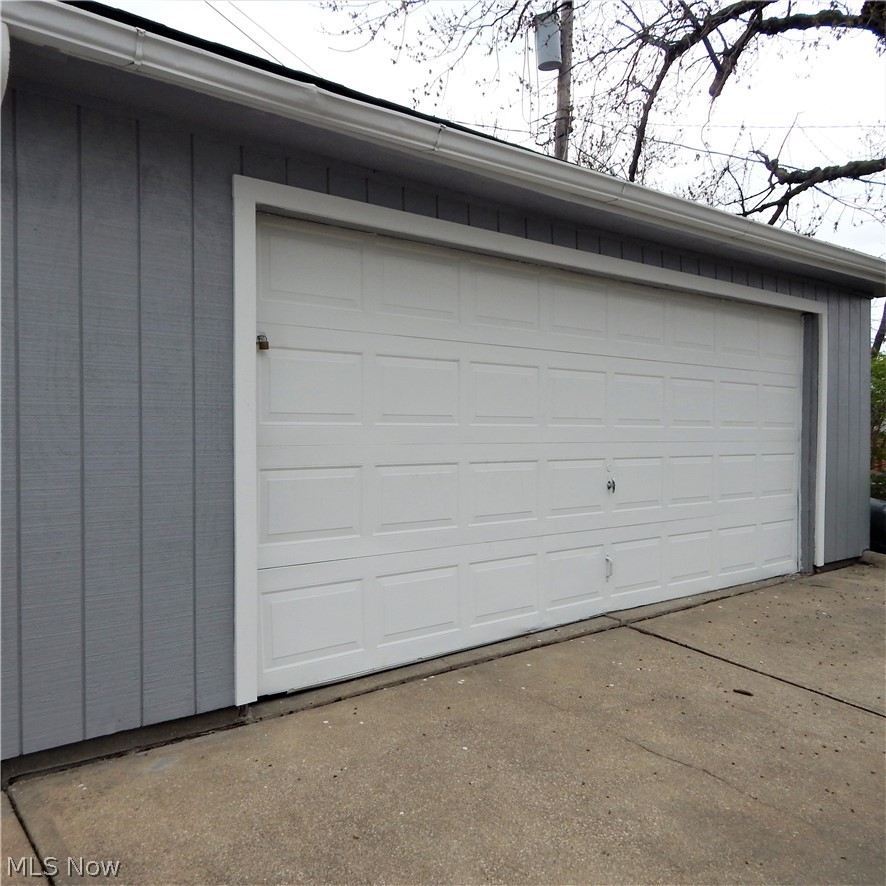 11607 Crofton Road Garfield Heights, OH 44125 - Photo 4 of 28