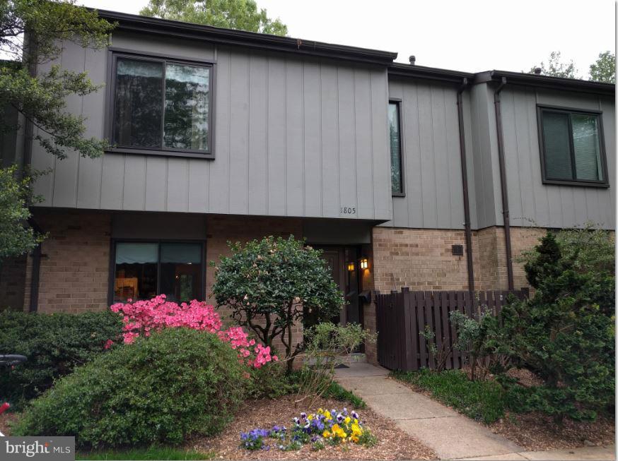 1805 Ivy Oak Square Reston, VA 20190 - Photo 1 of 8 Welcome home to this townhouse style condo!