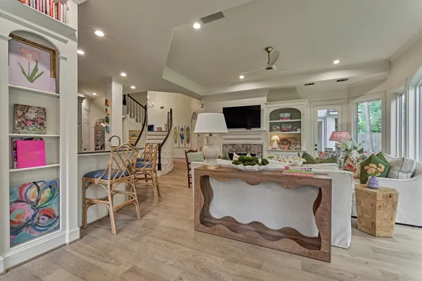 $999,990 | 170 North Taylor Point Drive, The Woodlands, TX 77382