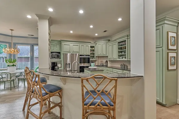 $999,990 | 170 North Taylor Point Drive, The Woodlands, TX 77382