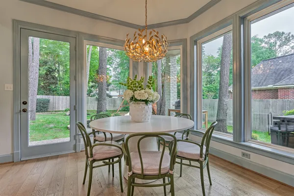 $999,990 | 170 North Taylor Point Drive, The Woodlands, TX 77382