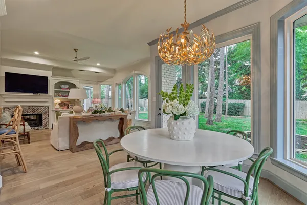 $999,990 | 170 North Taylor Point Drive, The Woodlands, TX 77382