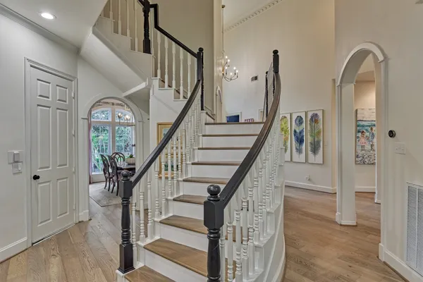 $999,990 | 170 North Taylor Point Drive, The Woodlands, TX 77382