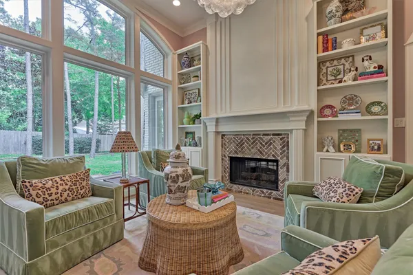 $999,990 | 170 North Taylor Point Drive, The Woodlands, TX 77382