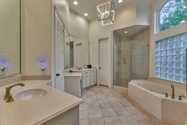 $999,990 | 170 North Taylor Point Drive, The Woodlands, TX 77382
