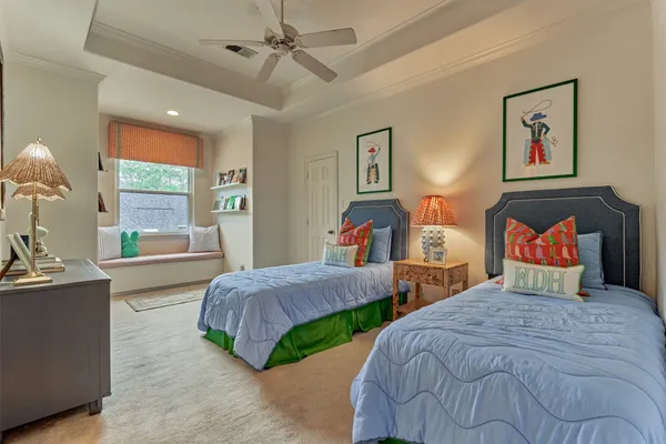 $999,990 | 170 North Taylor Point Drive, The Woodlands, TX 77382