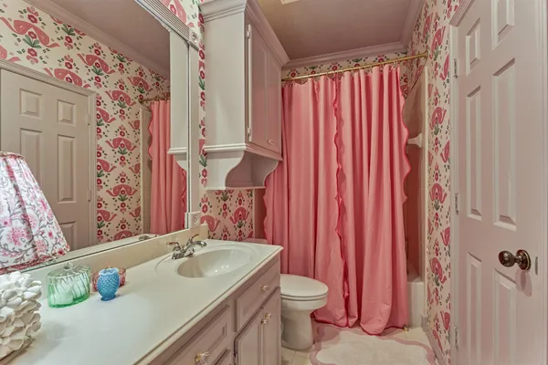 $999,990 | 170 North Taylor Point Drive, The Woodlands, TX 77382