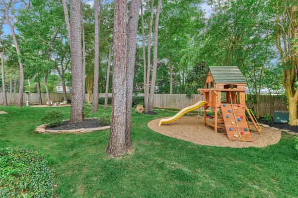 $999,990 | 170 North Taylor Point Drive, The Woodlands, TX 77382