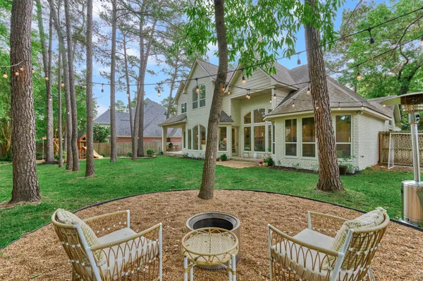 $999,990 | 170 North Taylor Point Drive, The Woodlands, TX 77382