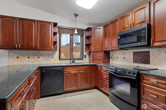 $700,000 | 5032 122nd Street Southeast, Everett, WA 98208