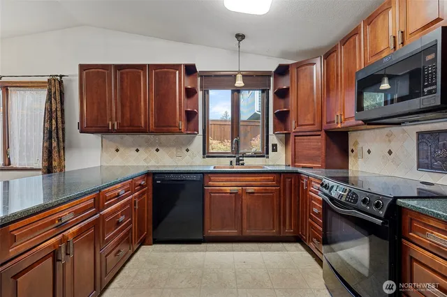 $700,000 | 5032 122nd Street Southeast, Everett, WA 98208