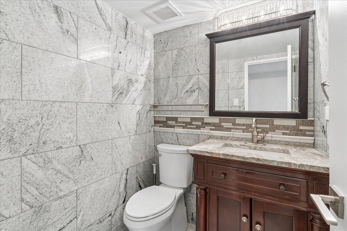 175 East Delaware Place, Unit 8304 Chicago, IL 60611 - Photo 12 of 26
