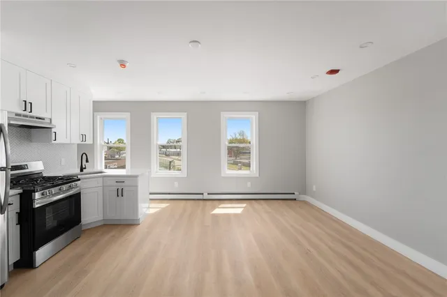 $2,050 | 735 Broadway, Unit 3F, Pawtucket, RI 02861