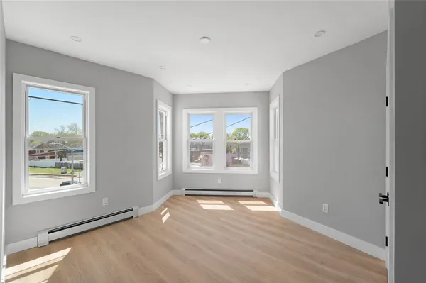 $2,000 | 735 Broadway, Unit 3F, Pawtucket, RI 02861