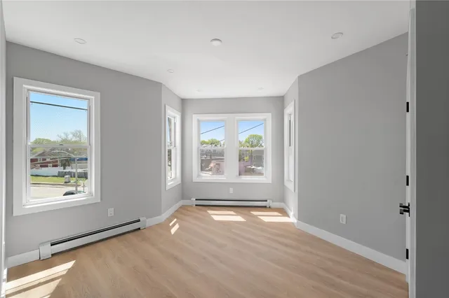 $2,050 | 735 Broadway, Unit 3F, Pawtucket, RI 02861