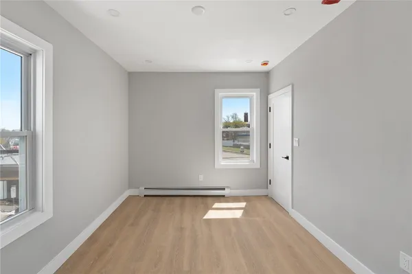 $2,000 | 735 Broadway, Unit 3F, Pawtucket, RI 02861