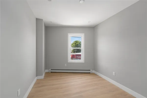 $2,000 | 735 Broadway, Unit 3F, Pawtucket, RI 02861