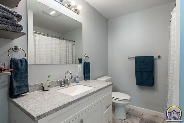 $384,900 | 11850 R5 Lane, Hoyt, KS 66440