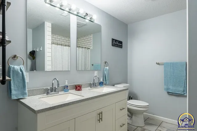 $384,900 | 11850 R5 Lane, Hoyt, KS 66440