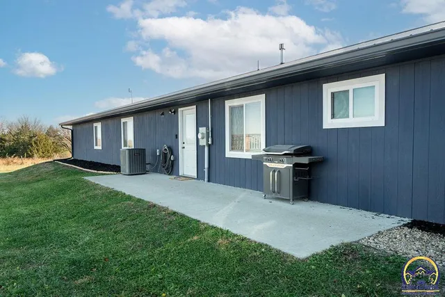 $384,900 | 11850 R5 Lane, Hoyt, KS 66440