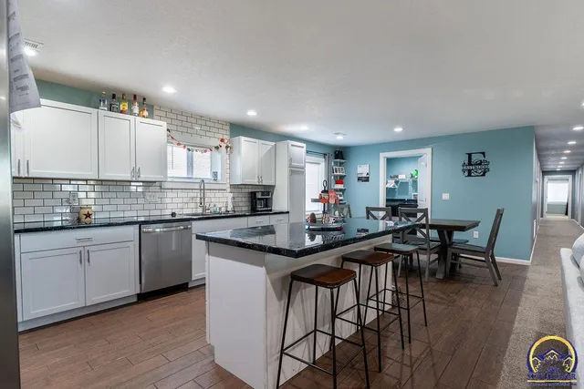 $384,900 | 11850 R5 Lane, Hoyt, KS 66440