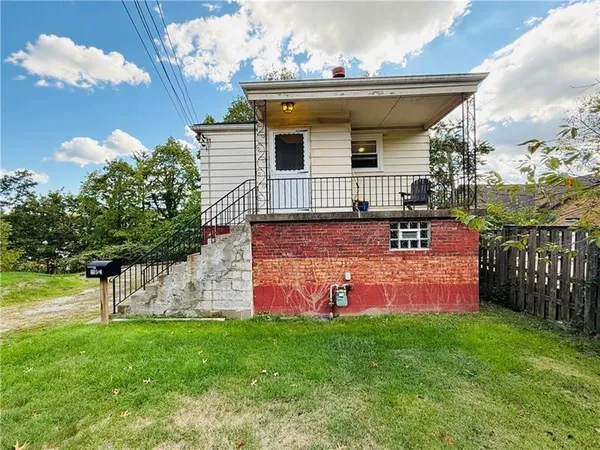 $1,300 | 115 1/2 7th Avenue, Carnegie, PA 15106