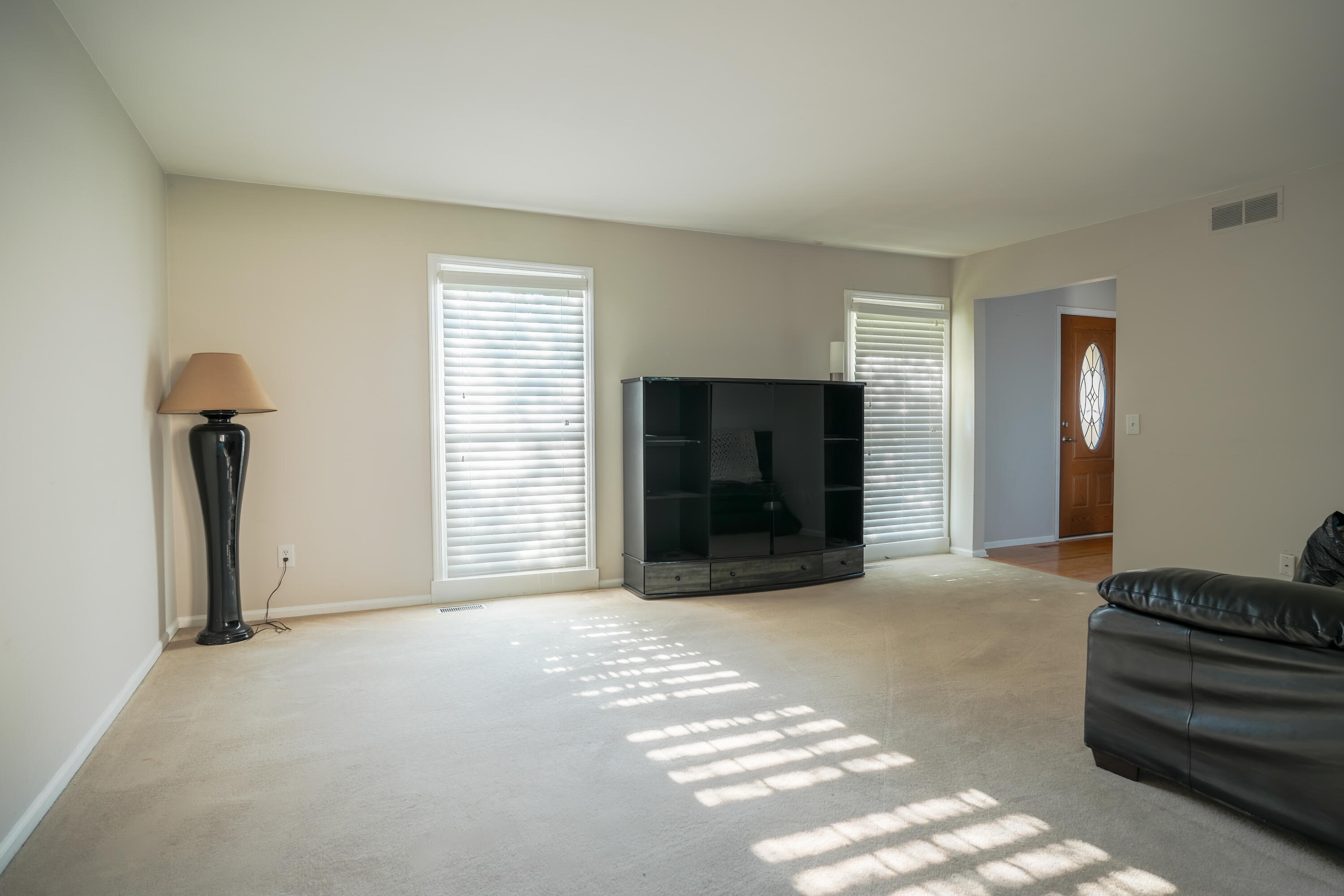 2411 Weathervane Road West Bloomfield, MI 48324 - Photo 12 of 26 Living Room 1
